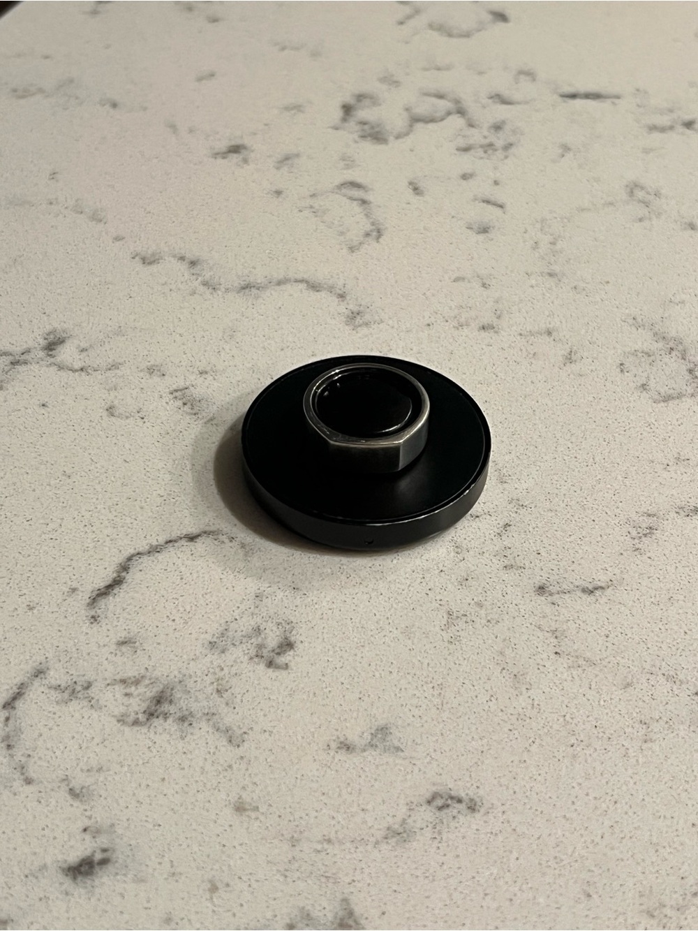 Oura Ring Gen 3 Heritage Silver, Size 8 - Picture 2 of 8